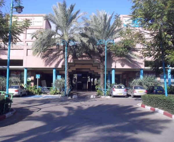 מרכז מסחרי נווה גנים